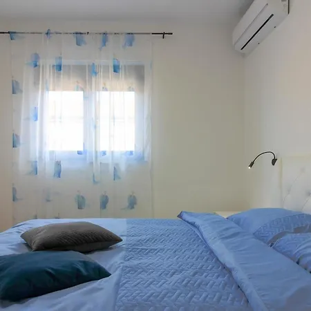 Holiday home Mit Privatpool Fuer 8 Personen Ca 170 Qm In Pula, Istrien Istrische Riviera *