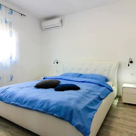 Holiday home Mit Privatpool Fuer 8 Personen Ca 170 Qm In Pula, Istrien Istrische Riviera Pula