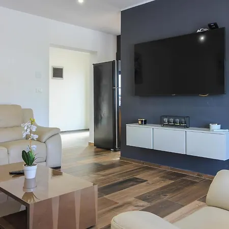Mit Privatpool Fuer 8 Personen Ca 170 Qm In Pula, Istrien Istrische Riviera Holiday home Pula