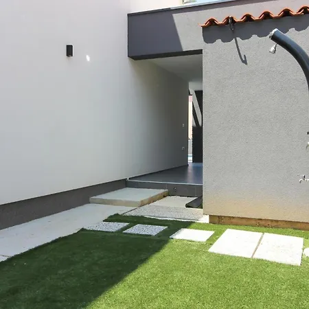 Mit Privatpool Fuer 8 Personen Ca 170 Qm In Pula, Istrien Istrische Riviera Holiday home