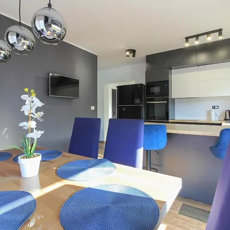 Holiday home Mit Privatpool Fuer 8 Personen Ca 170 Qm In Pula, Istrien Istrische Riviera *